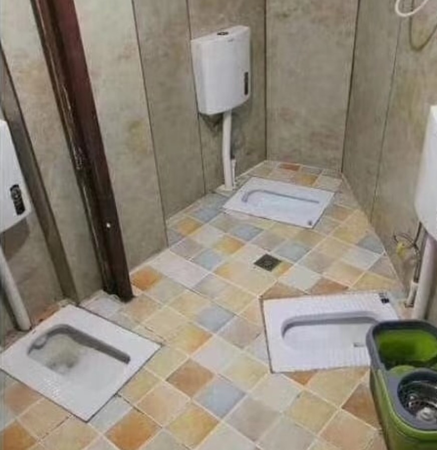 Çinde Bir Tuvalet